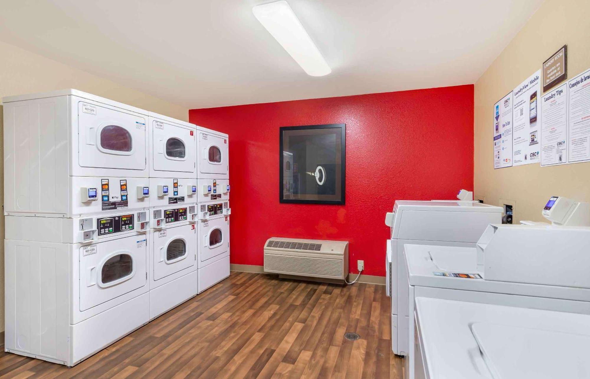 Suburban Studios Columbus Bradley Park Dış mekan fotoğraf